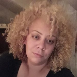 Meet your Posher, Alyson